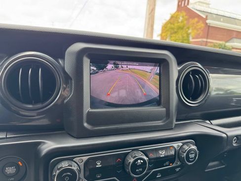 Used 2021 Jeep Wrangler Unlimited Sport AWD/4WD image 32