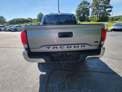 Used 2021 Toyota Tacoma SR5 RWD image 4