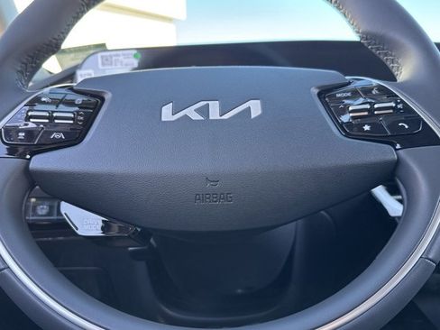 New 2025 Kia Niro EX Touring image 25