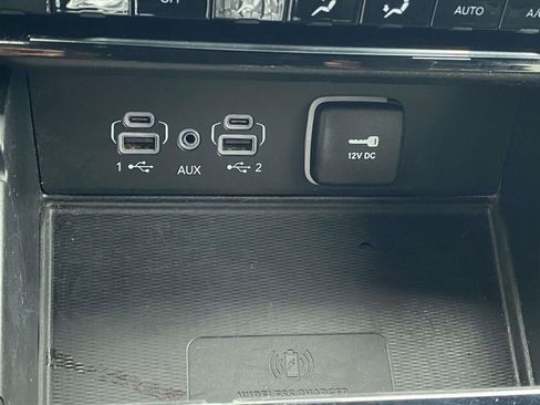 Used 2024 Jeep Grand Cherokee L Limited w/ Luxury Tech Group II AWD/4WD image 31
