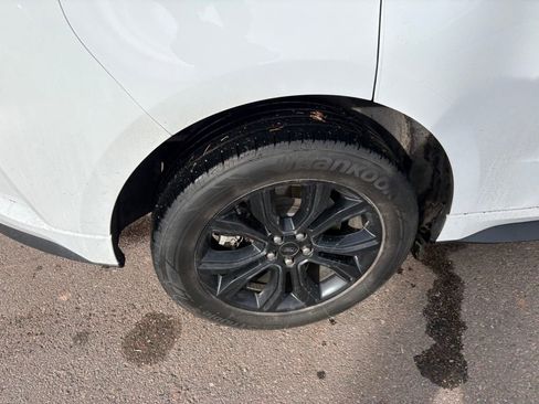 Used 2023 Ford Edge SE w/ Black Appearance Package image 11