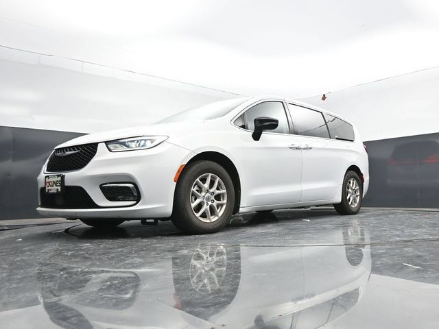 Used 2024 Chrysler Pacifica Touring-L FWD image 42