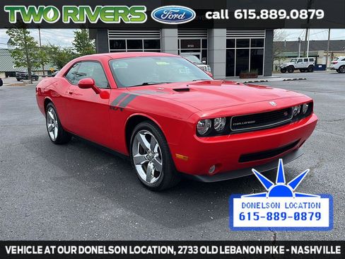 Used 2010 Dodge Challenger R/T RWD image 2