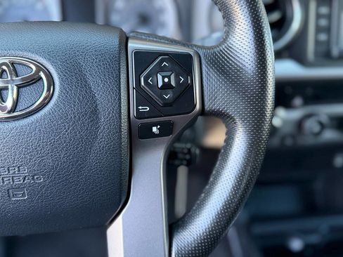 Used 2016 Toyota Tacoma TRD Sport image 11