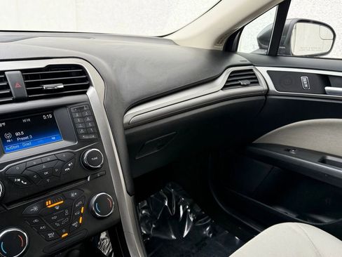 Used 2018 Ford Fusion S image 18