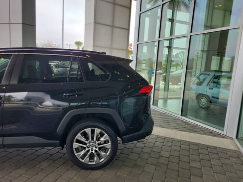 Certified 2022 Toyota RAV4 XLE Premium image 4