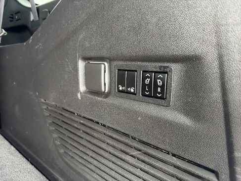 Used 2021 GMC Yukon XL Denali w/ Denali Premium Package image 13