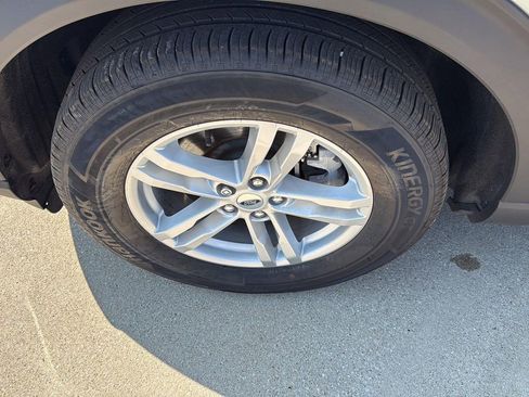 Used 2023 Ford Explorer XLT image 11