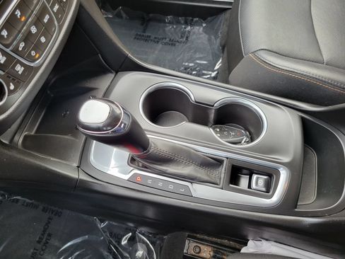 Used 2019 Chevrolet Equinox Premier FWD image 22