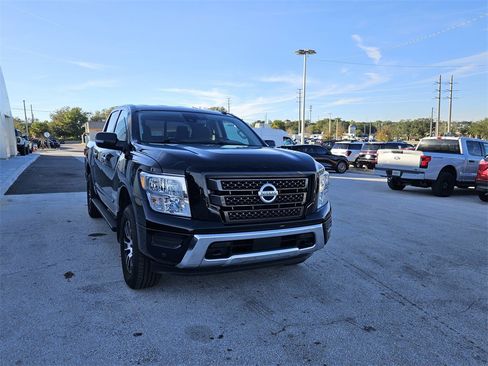Used 2020 Nissan Titan SV w/ SV Convenience Package image 2