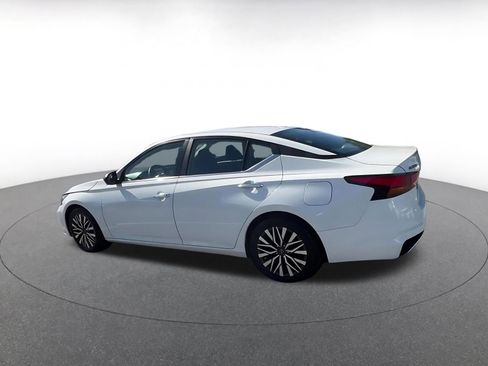 Used 2025 Nissan Altima 2.5 SV FWD image 11