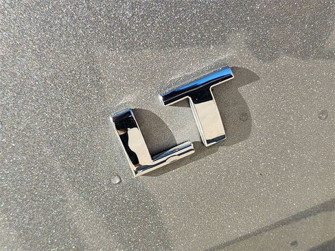 Used 2023 Chevrolet Traverse LT image 10