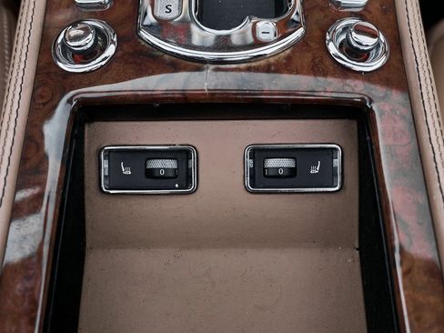 Used 2009 Bentley Azure image 54