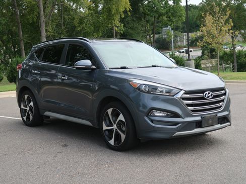 Used 2018 Hyundai Tucson Limited w/ Ultimate Package 02 FWD image 2
