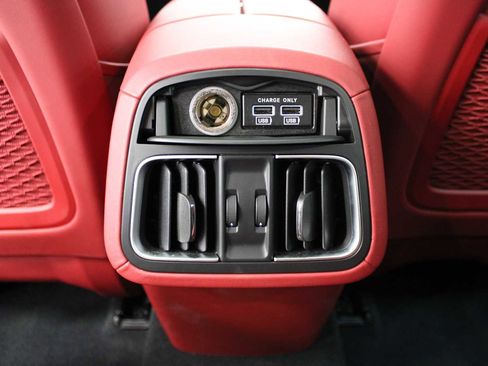 Used 2022 Maserati Levante GT image 39