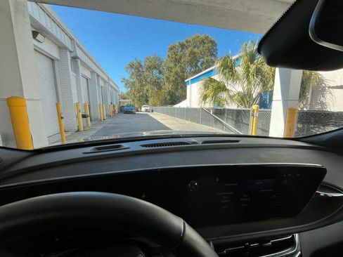 Used 2025 Buick Envista Sport Touring image 33