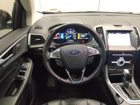 Used 2018 Ford Edge Titanium FWD image 22