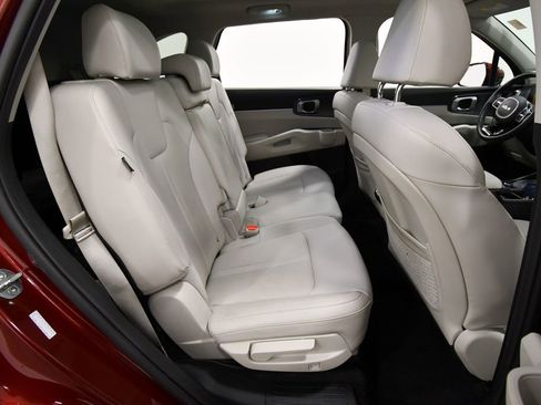 Certified 2024 Kia Sorento S w/ Panoramic Sunroof Package AWD/4WD image 18