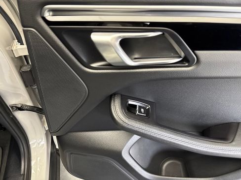 Certified 2023 Porsche Macan AWD/4WD image 27