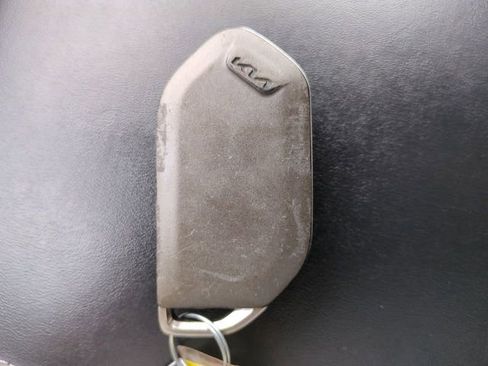 Used 2025 Kia Telluride S FWD image 30