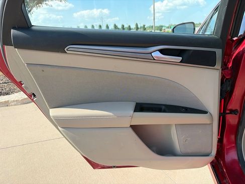Used 2020 Ford Fusion SE FWD image 35