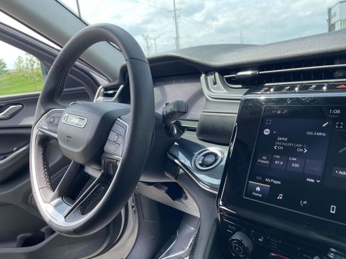 Used 2023 Jeep Grand Cherokee Laredo w/ Luxury Tech Group I AWD/4WD image 33