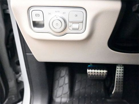 New 2026 Mercedes-Benz GLS 580 4MATIC image 16