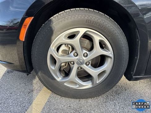 Used 2024 Chrysler Pacifica Limited image 36