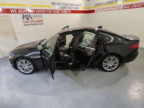 Used 2019 Jaguar XF Prestige image 12
