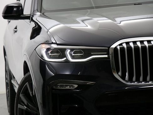 Used 2019 BMW X7 xDrive50i w/ Dynamic Handling Package image 4