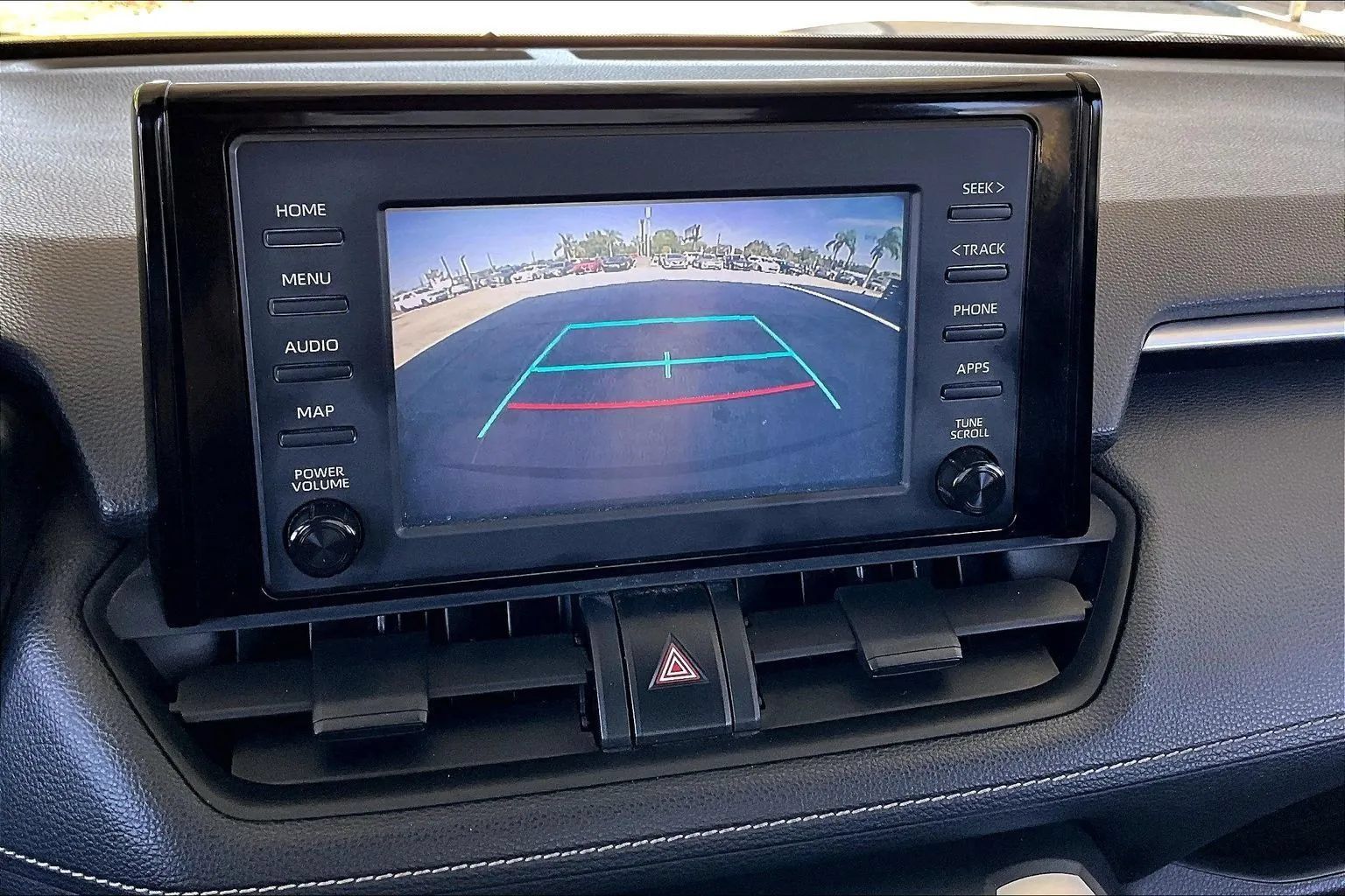 Used 2019 Toyota RAV4 LE FWD image 13