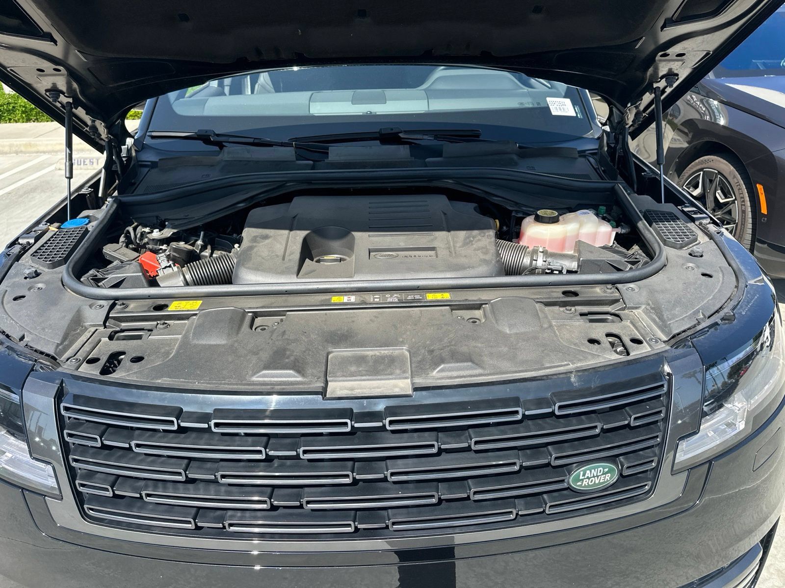 Certified 2025 Land Rover Range Rover SE AWD/4WD image 10