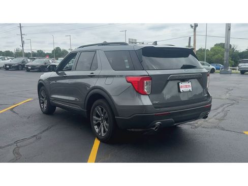 Used 2022 Ford Explorer XLT w/ Equipment Group 202A AWD/4WD image 6