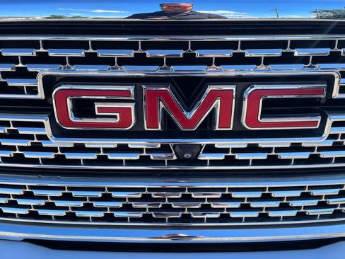 Used 2020 GMC Sierra 3500 Denali w/ Denali Ultimate Package AWD/4WD image 4