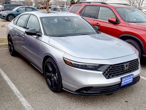 Used 2025 Honda Accord Sport image 4