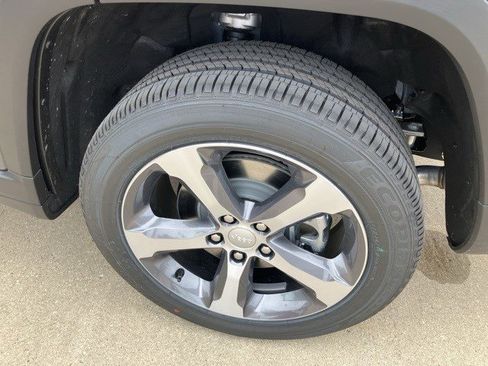 New 2025 Jeep Grand Cherokee L Limited image 28