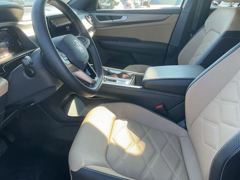 Used 2024 Volkswagen Atlas Cross Sport SE image 8