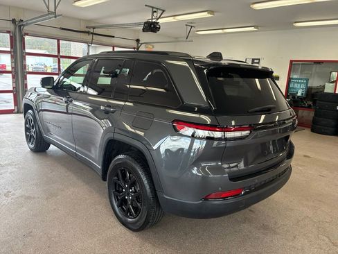 Used 2025 Jeep Grand Cherokee Altitude w/ Trailer Tow Package AWD/4WD image 13