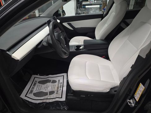 Used 2021 Tesla Model Y Long Range AWD/4WD image 23