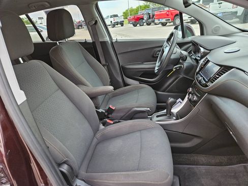 Used 2020 Chevrolet Trax LS w/ Tint and Cruise Package FWD image 32