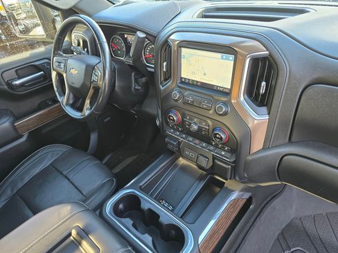Used 2020 Chevrolet Silverado 1500 High Country w/ Technology Package AWD/4WD image 32
