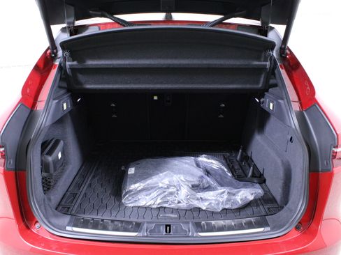 Used 2026 Jaguar F-PACE R-Dynamic S image 9