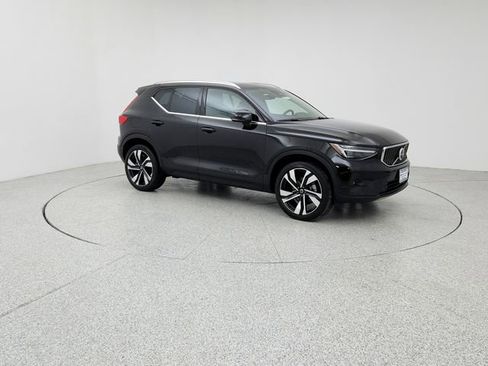 Certified 2023 Volvo XC40 B5 Ultimate w/ Protection Package Premier image 3