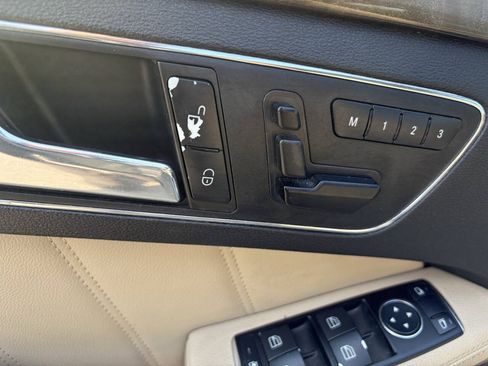 Used 2010 Mercedes-Benz E 350 4MATIC Sedan image 32