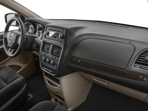 Used 2018 Dodge Grand Caravan SXT FWD image 19