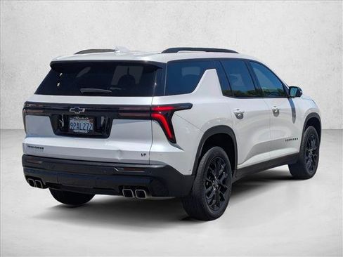 Used 2024 Chevrolet Traverse LT w/ Enhanced Driving Package FWD image 5