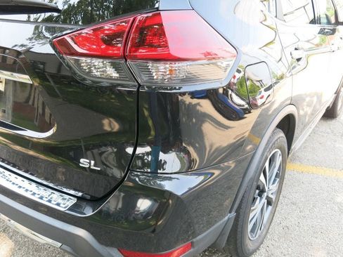 Used 2018 Nissan Rogue SL FWD image 39