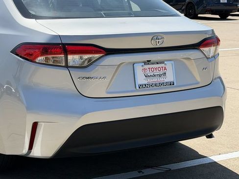Used 2025 Toyota Corolla LE FWD image 6