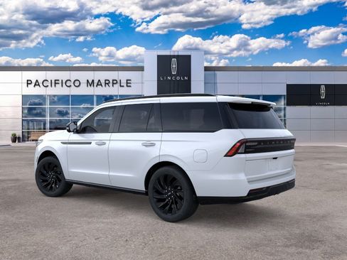New 2026 Lincoln Navigator Reserve w/ Jet Appearance Package AWD/4WD image 4