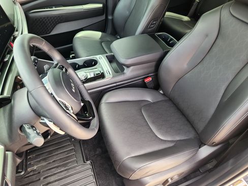 Used 2025 Kia Carnival SX w/ SX Dark Edition Package FWD image 14